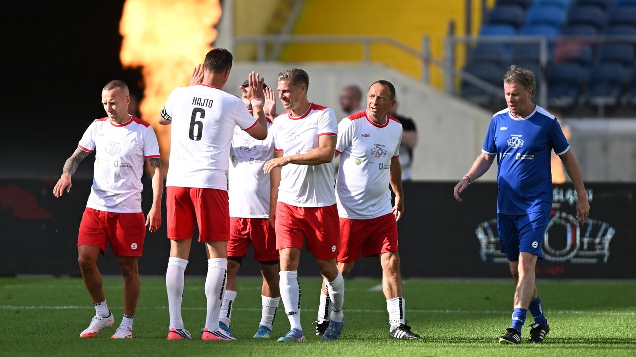 Poland beat England as football legends returned to Silesian Stadium
